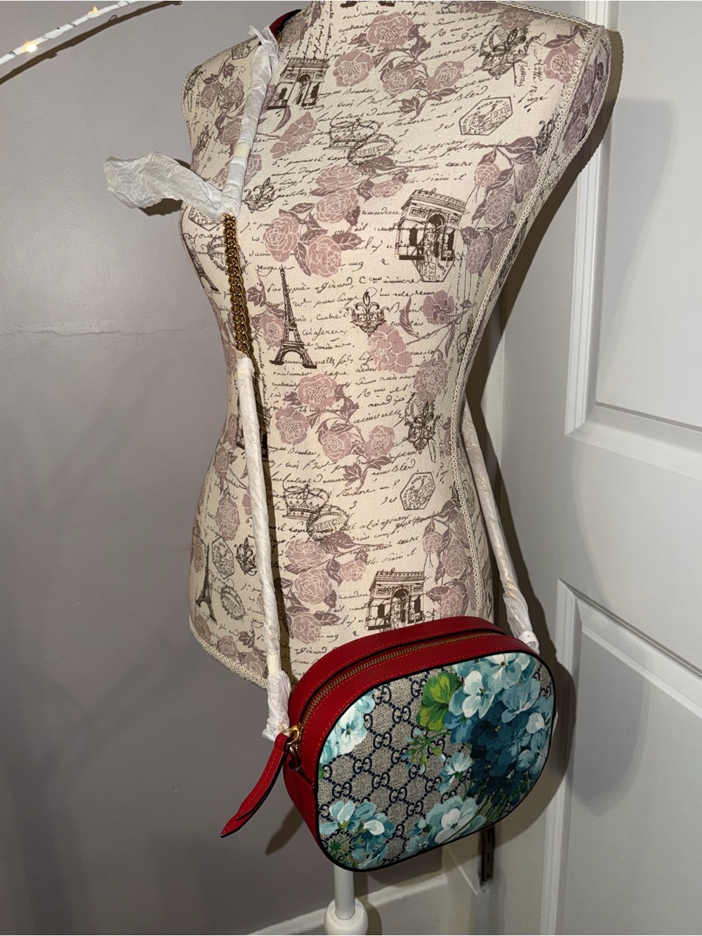Gucci Beige GG Supreme Blooms Crossbody Chain Strap